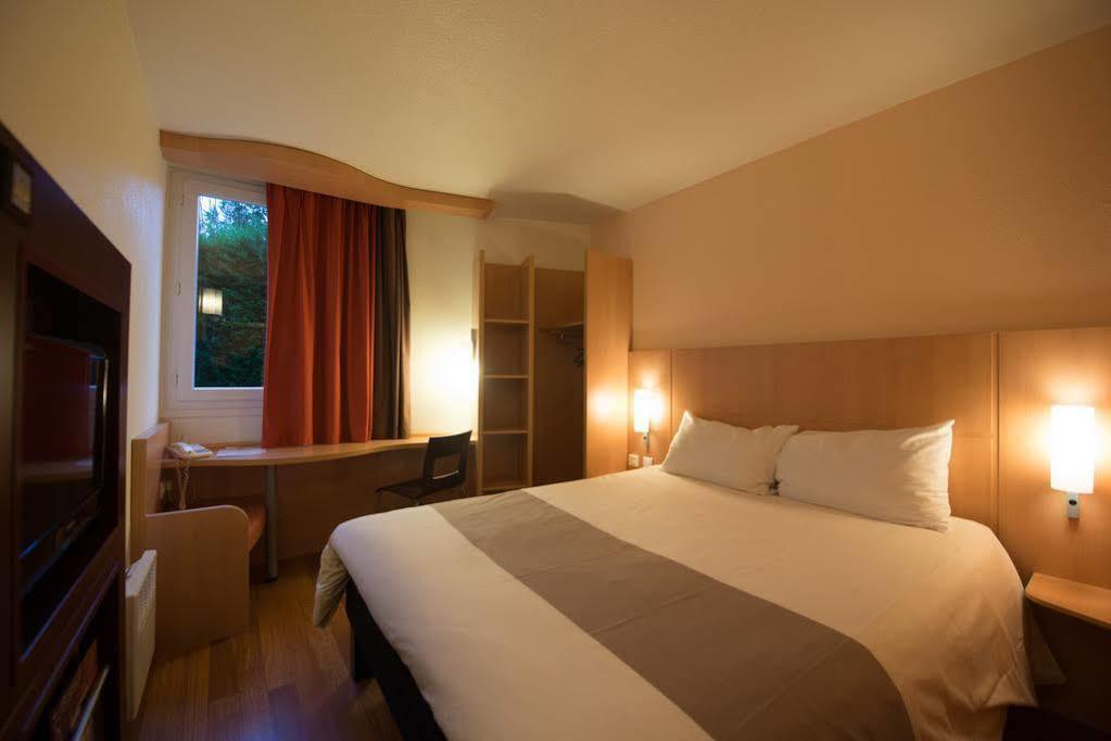 Ibis Calais Car Ferry Hotel Exterior photo